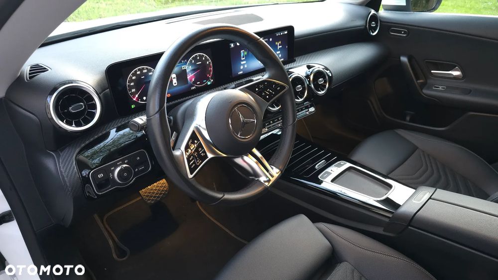 Mercedes-Benz CLA 200 7G-DCT - 17