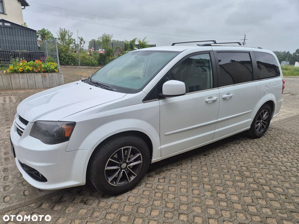Dodge Grand Caravan - 2