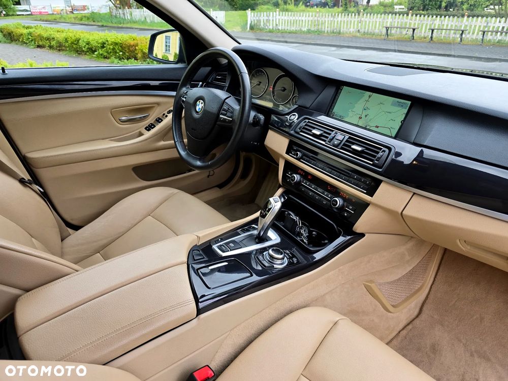 BMW Seria 5 520i Luxury Line - 29