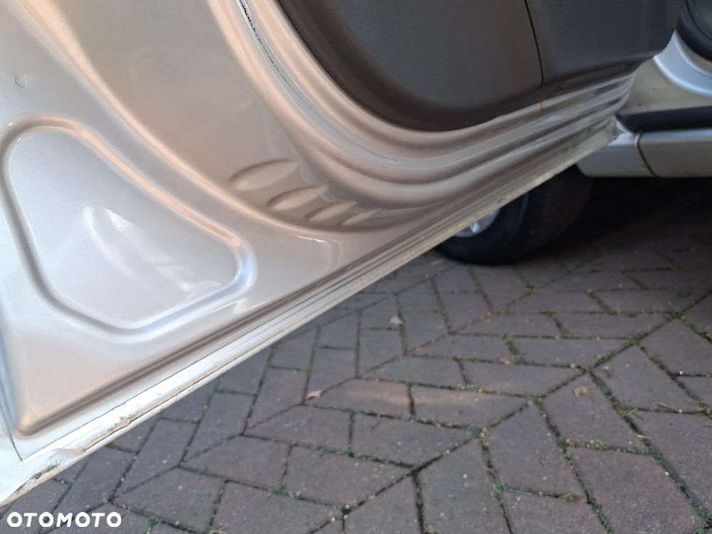 Opel Zafira 1.8 Sport - 26