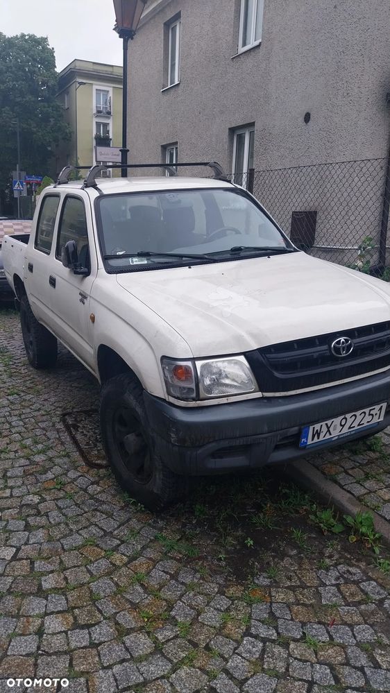 Toyota Hilux 4WD DLX - 3