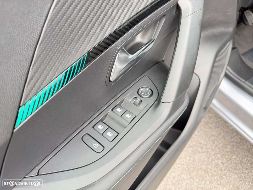 Peugeot 2008 1.2 PureTech Allure Pack - 27