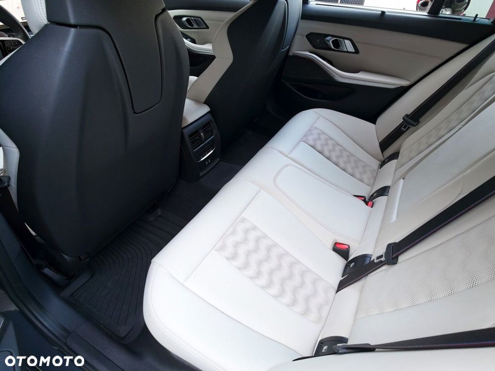 BMW M3 Competition xDrive sport - 11