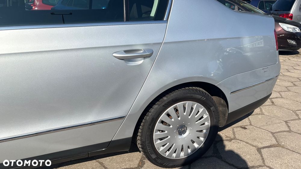 Volkswagen Passat 1.6 FSI Comfortline - 10