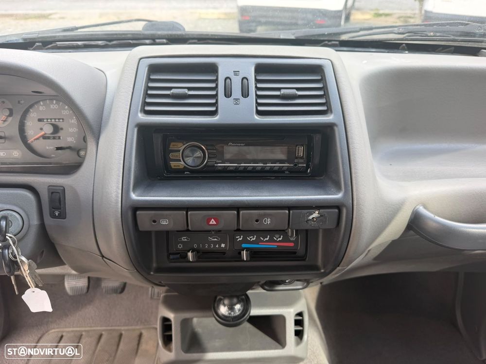 Nissan Terrano II 2.7 LX — fotografia 10