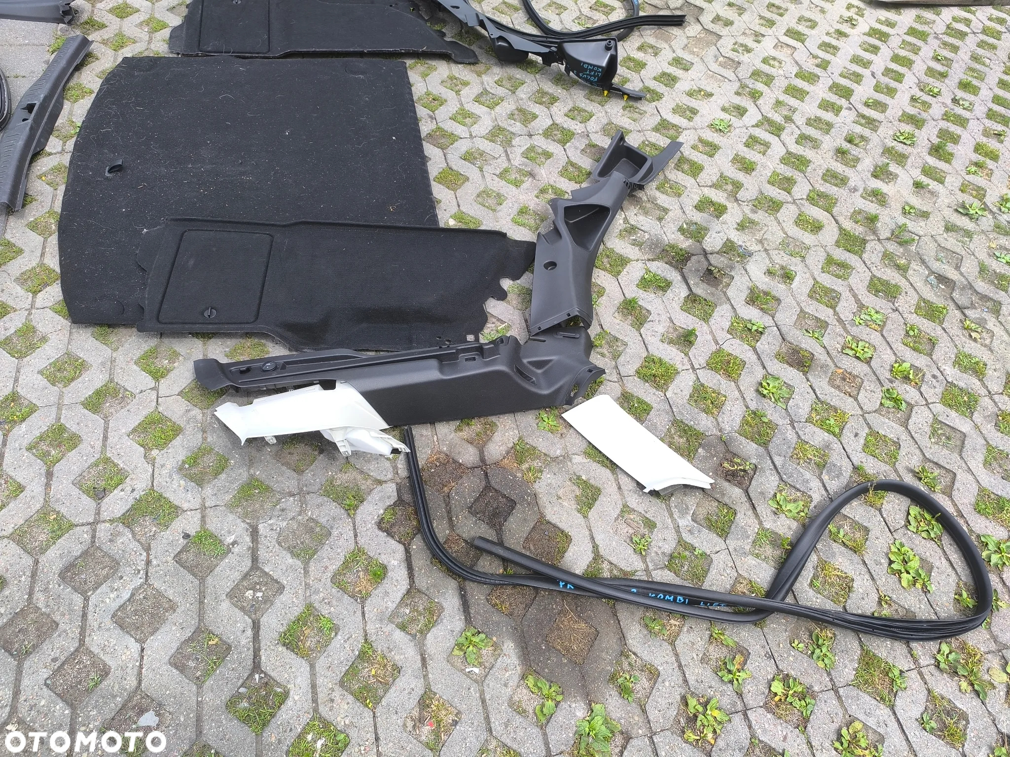 ford focus MK3 lift kombi boczki bagażnika uszczelki drzwi dywaniki - 4