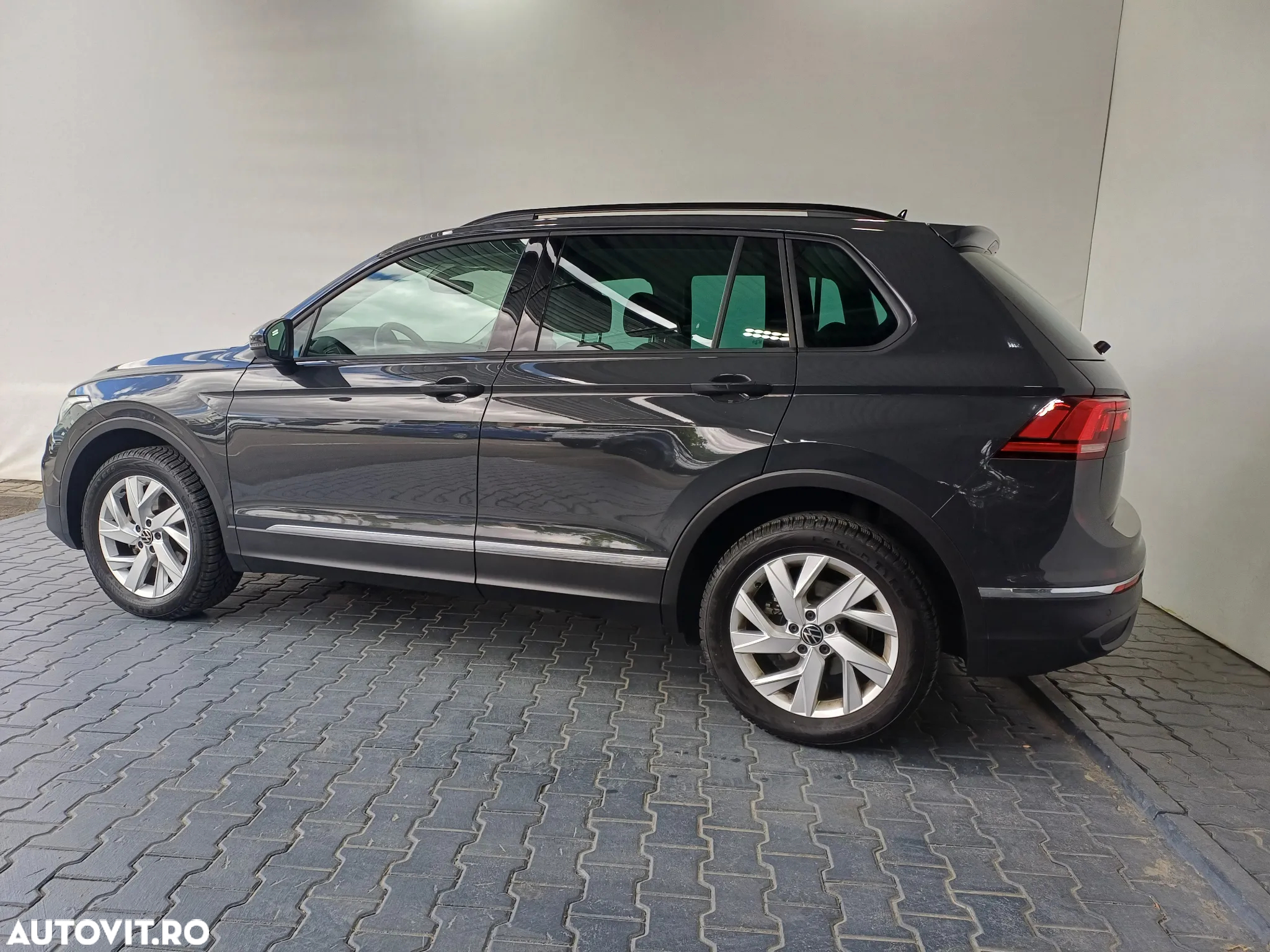 Volkswagen Tiguan 2.0 TDI SCR DSG 4Motion Life - 3