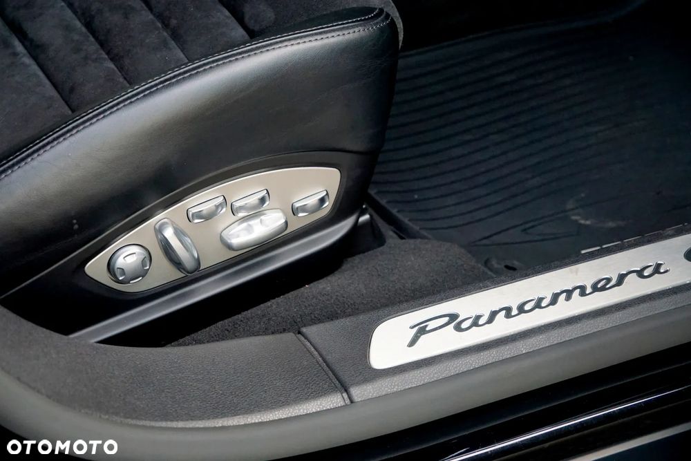 Porsche Panamera GTS PDK - 36