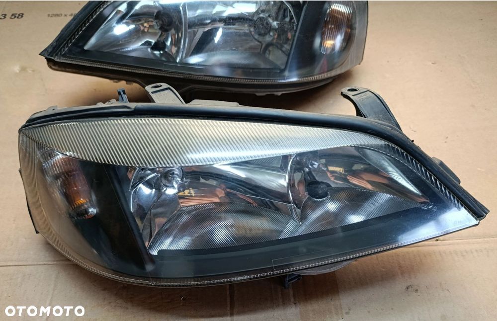 . Astra G II Bertone lampa przednia przód PRAWA oryginał EUROPA stan bdb bez uszkodzeń Opel - 2