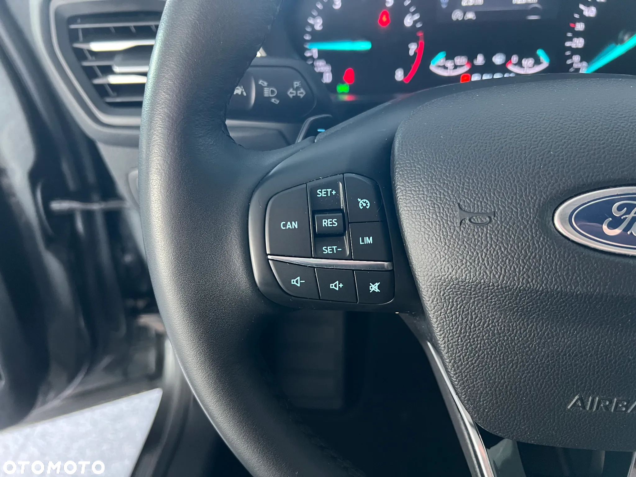 Ford Focus 1.0 EcoBoost Titanium - 24