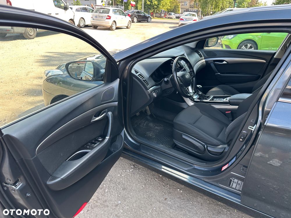Hyundai i40 Kombi blue 1.6 Family - 8