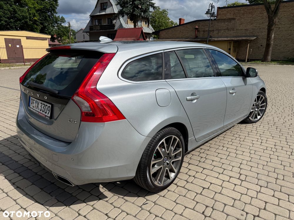 Volvo V60 D4 Momentum - 6
