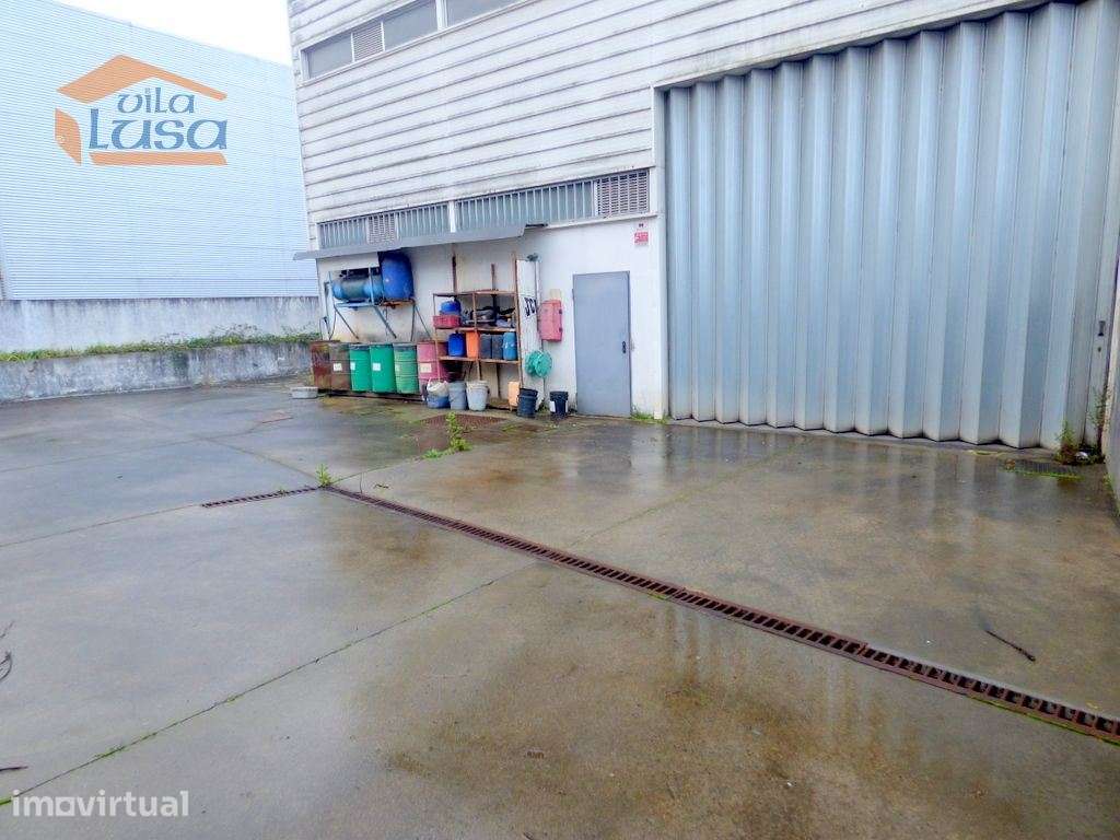 Armazém 3 frentes Zona Industrial de Campo, Valongo, arrendar - Grande imagem: 3/25