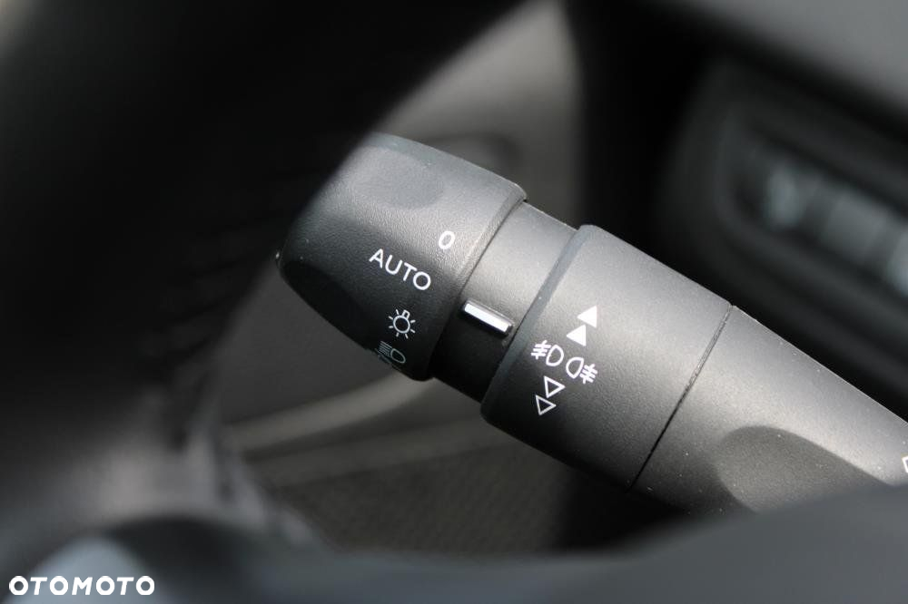 Peugeot 208 - 24