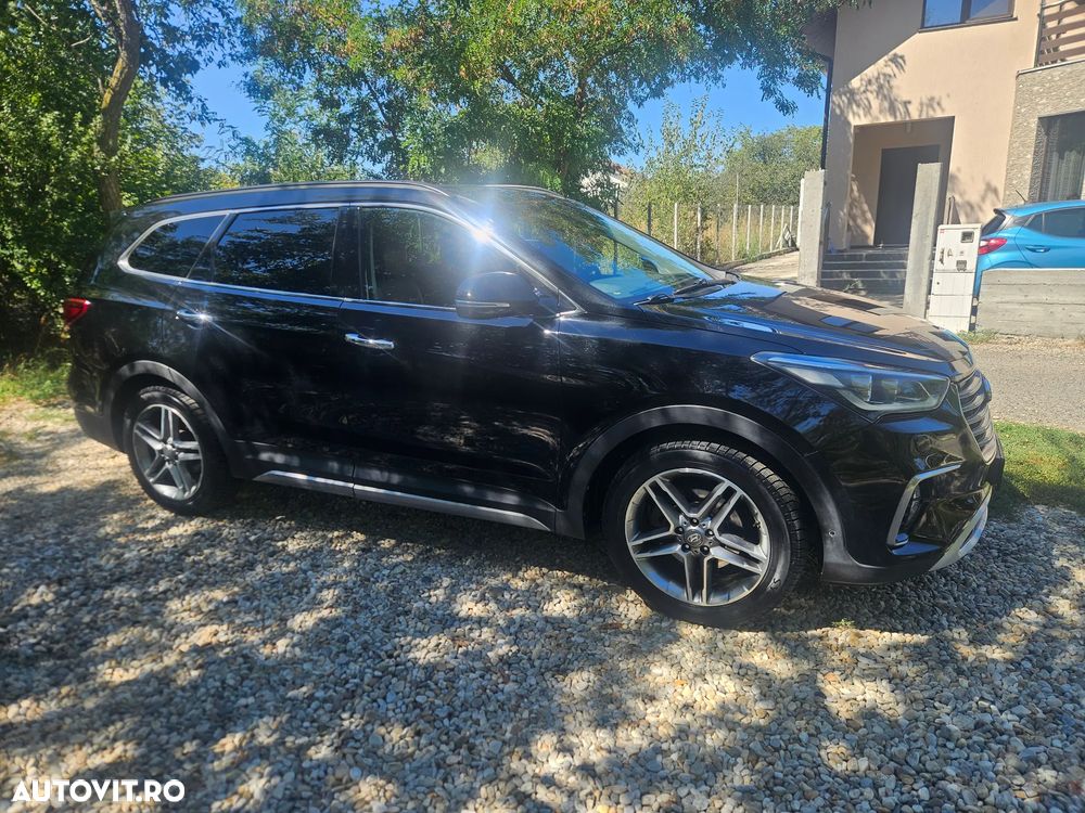 Hyundai Grand Santa Fe - 10