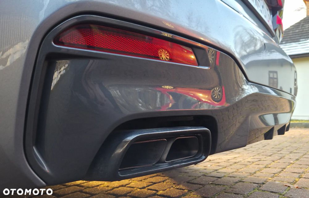 BMW Seria 5 M550i xDrive - 16