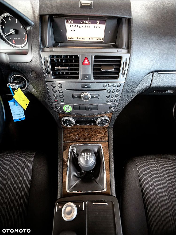 Mercedes-Benz Klasa C 180 Kompressor BlueEFFICIENCY Elegance - 26