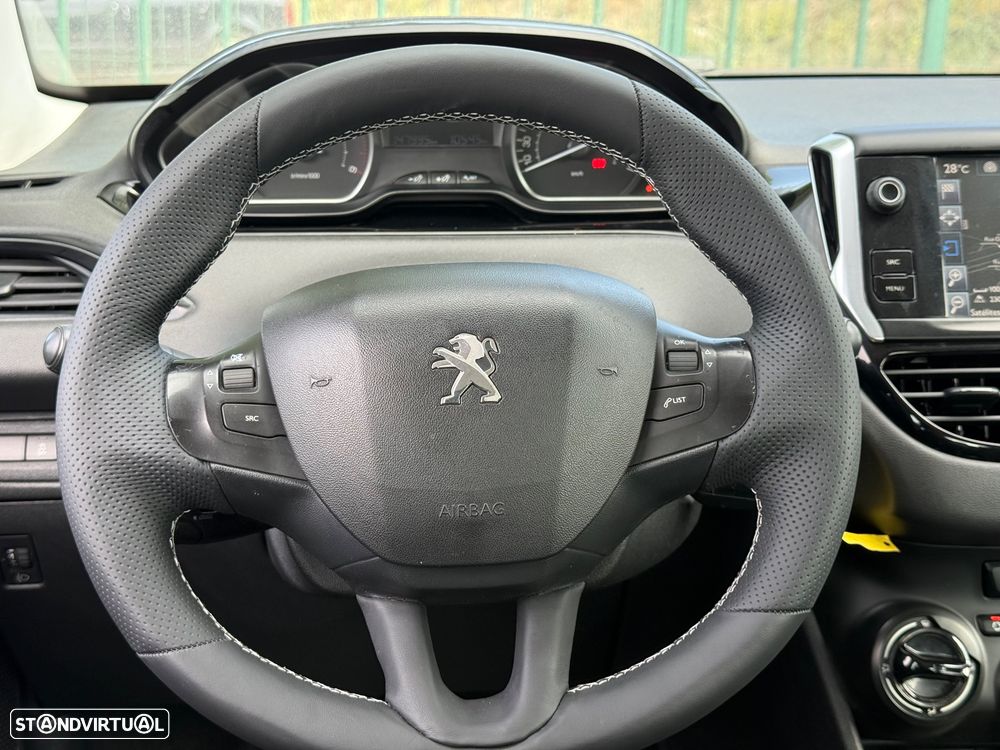 Peugeot 208 1.6 BlueHDi Style — fotografia 7