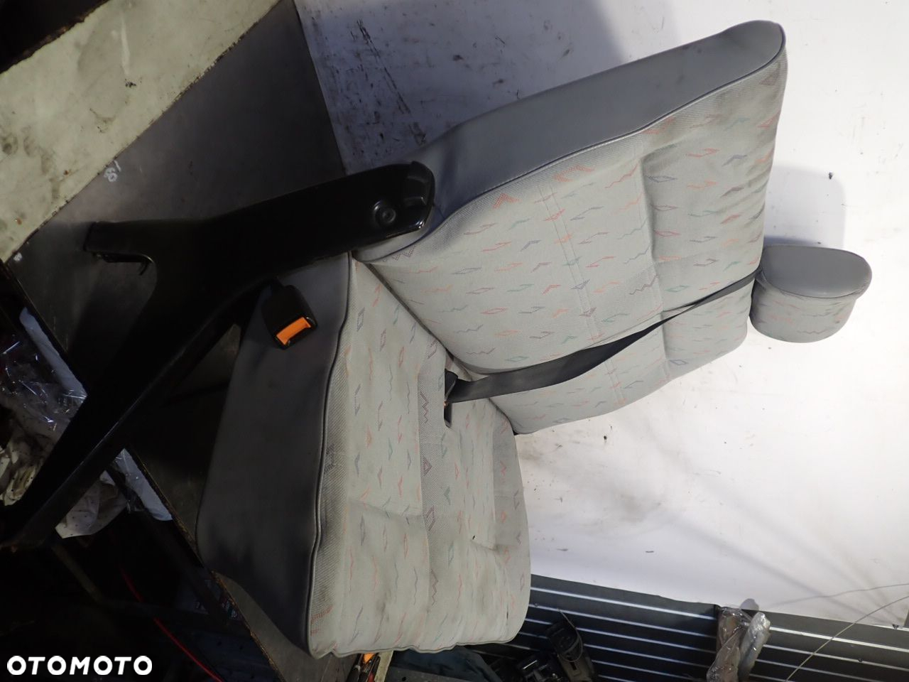 FOTEL BLIŹNIAK DRUGI RZĄD VOLKSWAGEN T4 TRANSPORTER 1.9 - 3