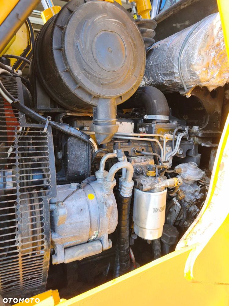 Komatsu WB97S-5E0 - 9