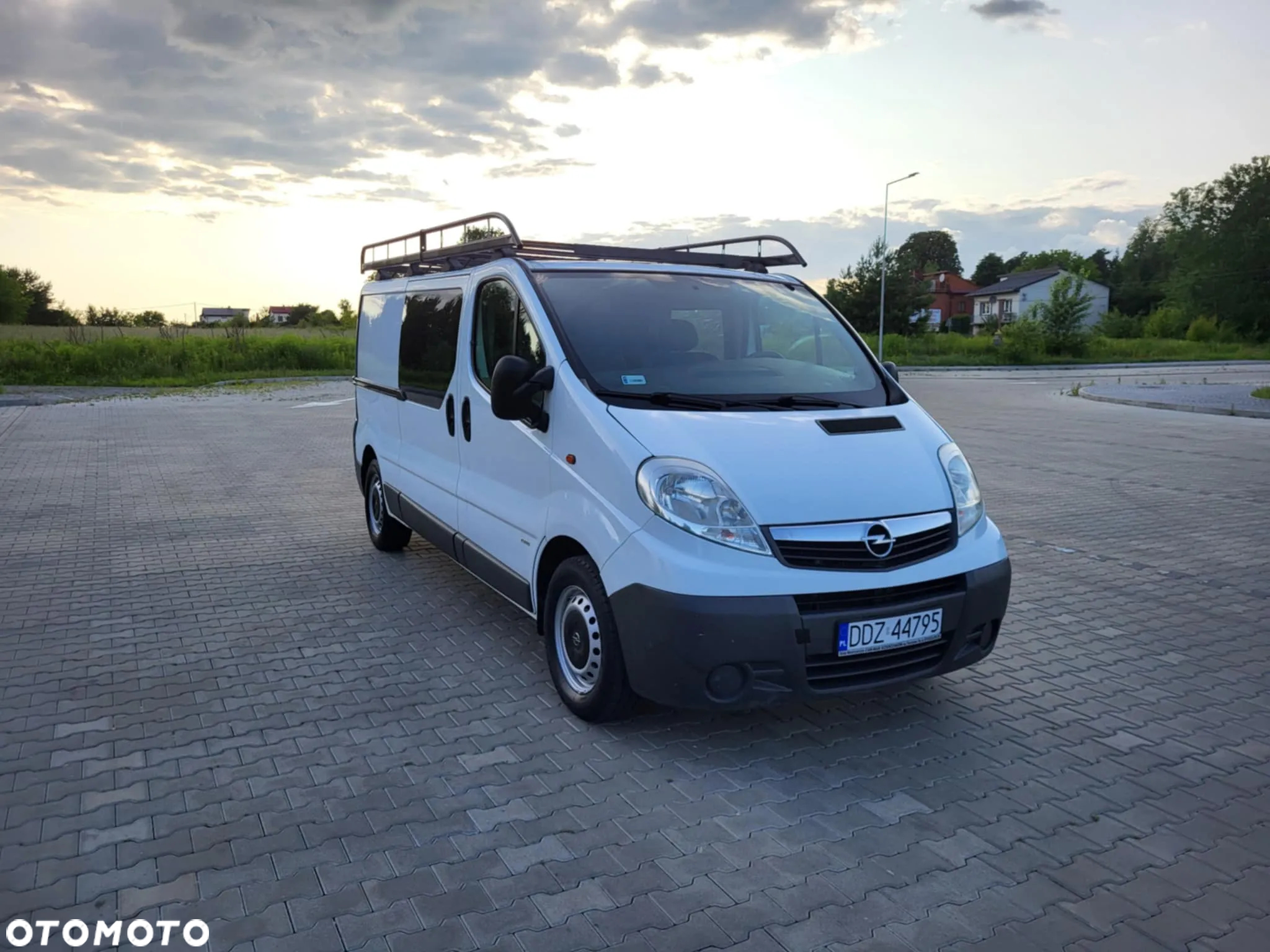 Opel Vivaro - 10