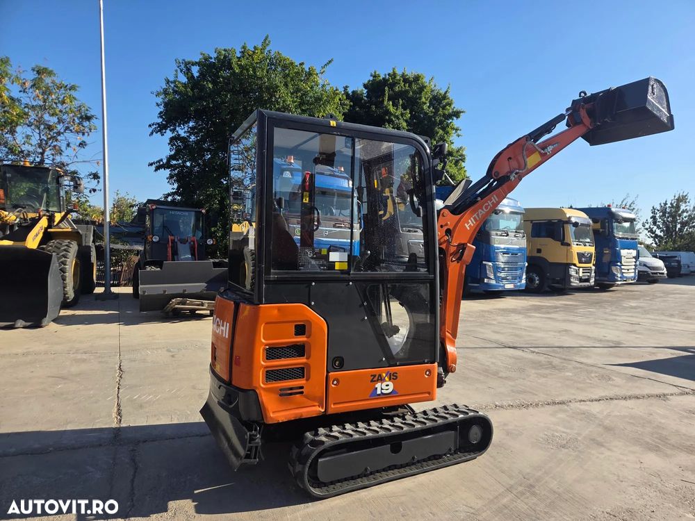 Hitachi ZX19-6, 2 tone, CUPLA RAPIDA+4 CUPE, adancime sapare 2,5m, latime 0,8m cu senile extensibile la 1,2m, inst picon pe brate, lama nivelare, ridica 1tona, senile 80% ok, produs in JAPONIA, STARE FOARTE BUNA, posibilitate leasing-PROMOTIE 21.900 Eur+Tva - 24