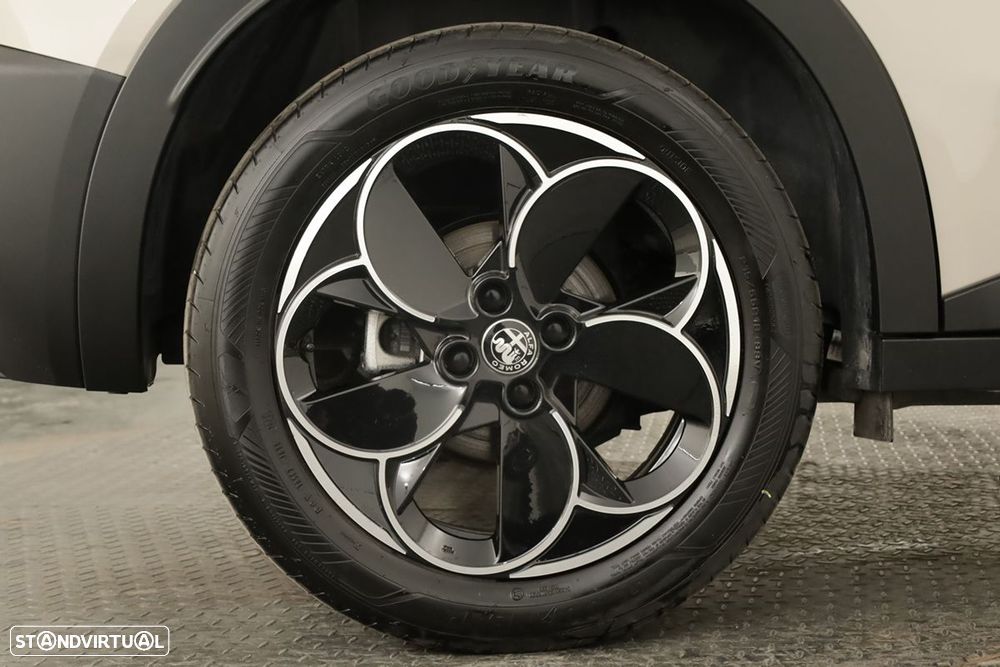 Alfa Romeo Junior Elletrica 50 kWh - 5