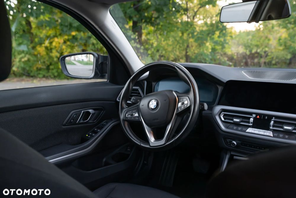 BMW Seria 3 318d MHEV - 5