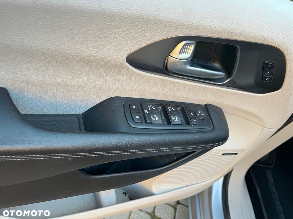 Chrysler Pacifica - 25