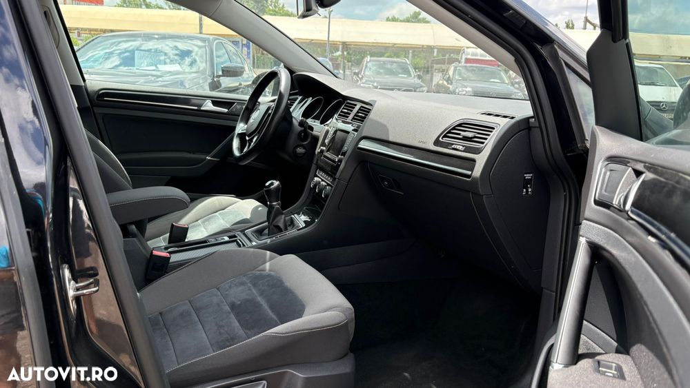Volkswagen Golf - 21
