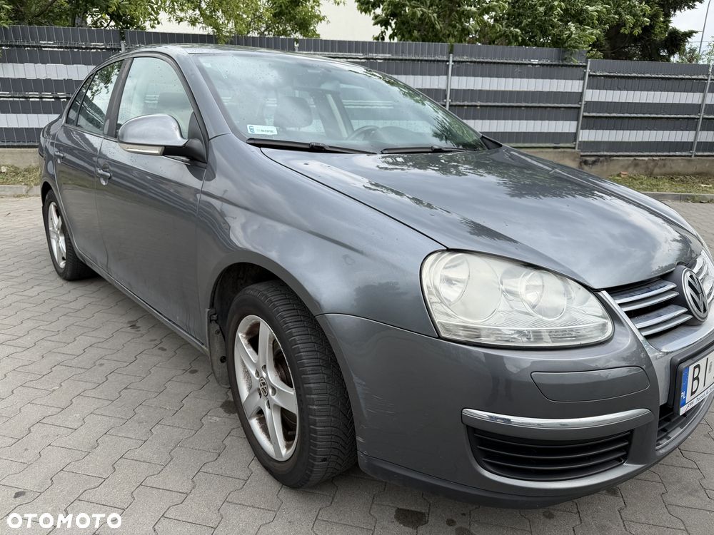 Volkswagen Jetta 1.6 Trendline - 4
