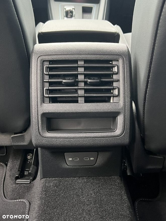 Volkswagen Golf - 24