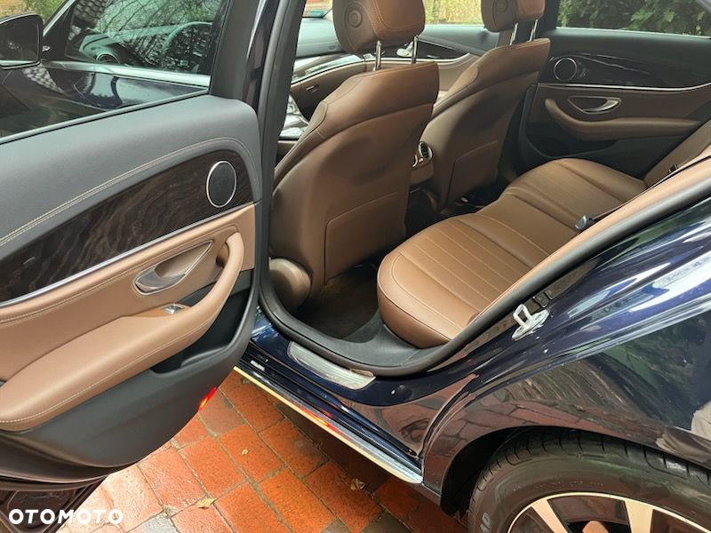 Mercedes-Benz Klasa E ver-220-d-4--matic-exclusive - 4