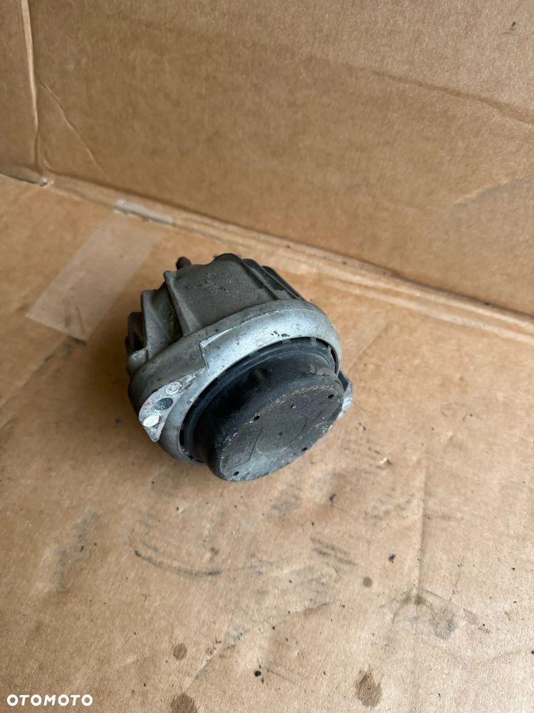 Łapa poduszka silnika prawa lewa BMW I E81 E87 Lift 2.0D 2.0 D - 2