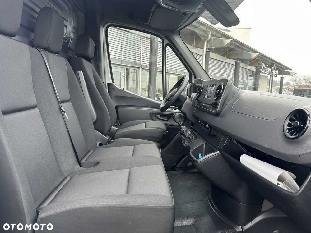Mercedes-Benz Sprinter - 13