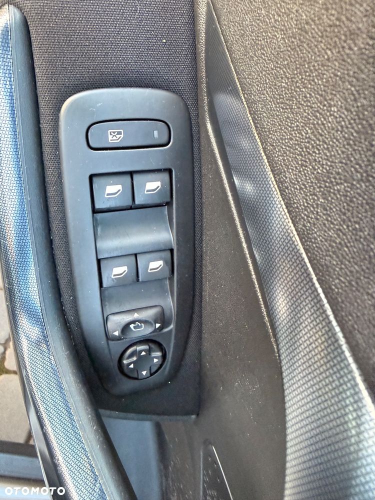 Peugeot 2008 e-HDi FAP 115 STOP & START Allure - 19