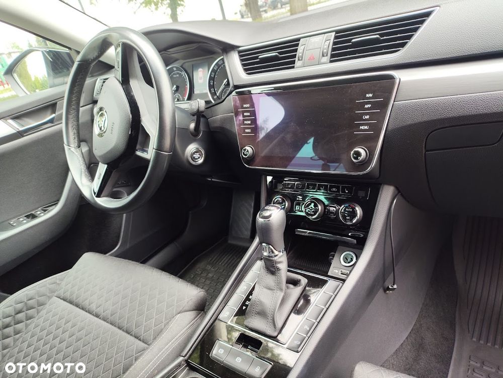 Skoda Superb 2.0 TDI Sportline DSG - 8