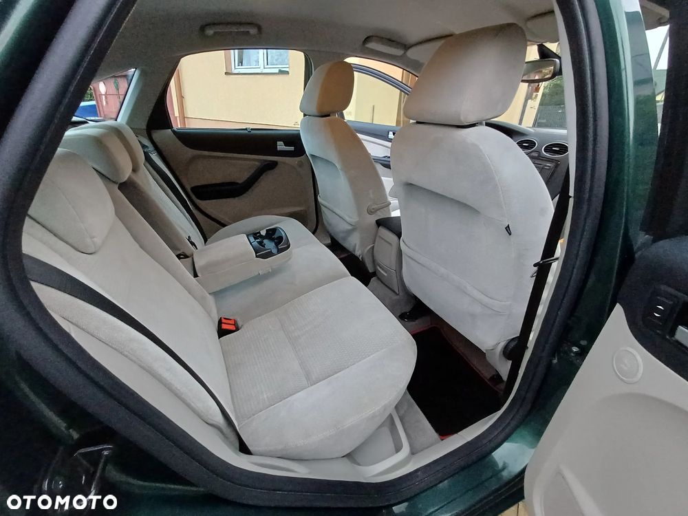 Ford Focus 1.6 Ti-VCT Ghia - 34