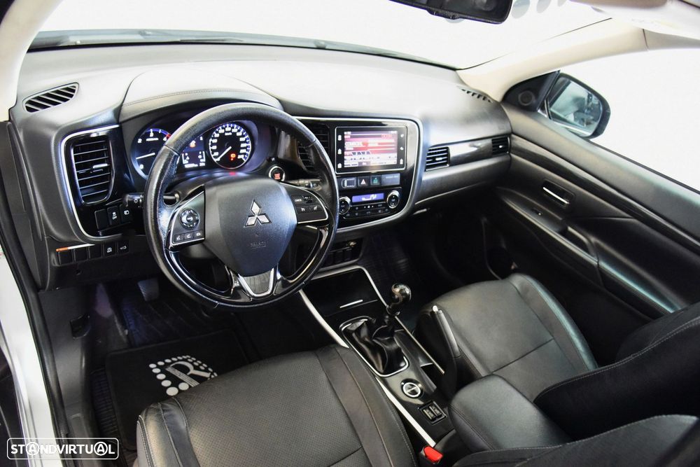 Mitsubishi Outlander 2.2 DI-D Intense - 17