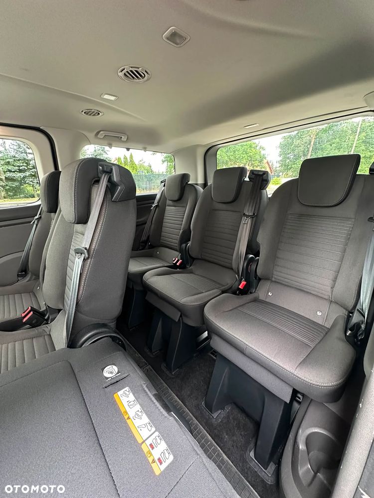 Ford Tourneo Custom - 28
