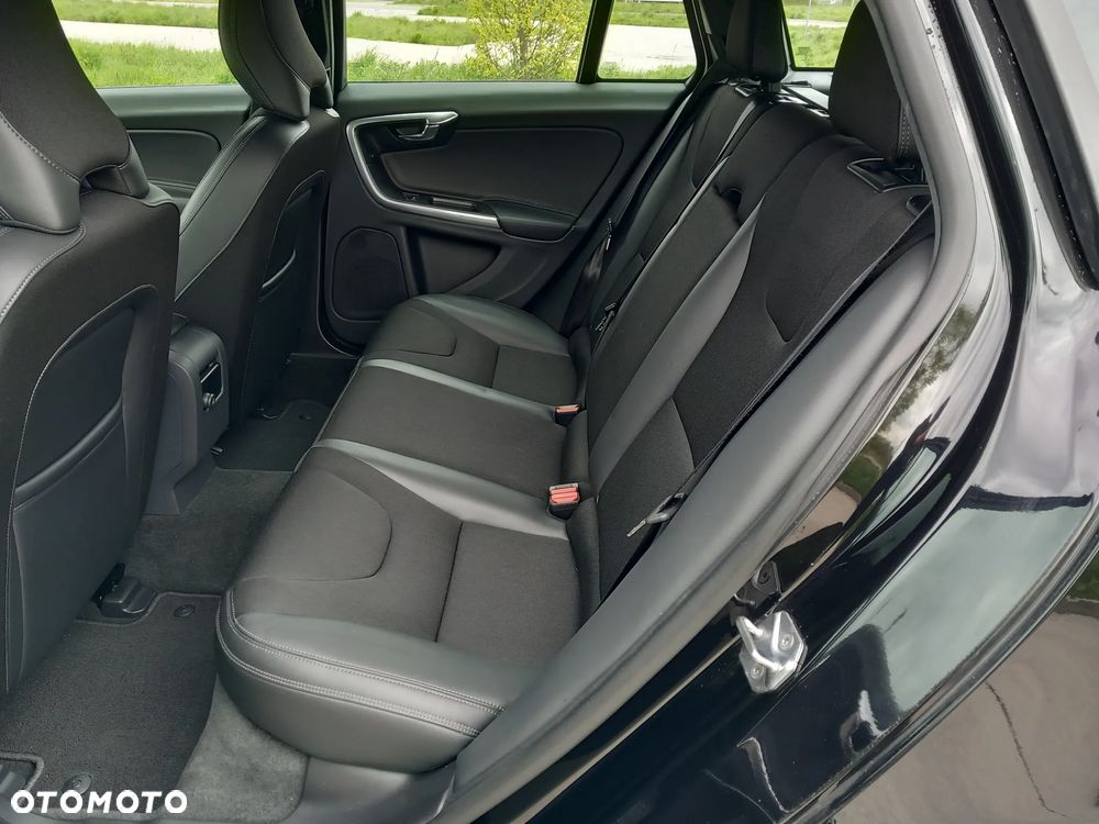 Volvo V60 D4 Linje Svart - 16