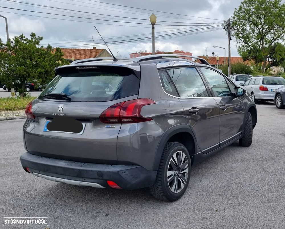 Peugeot 2008 1.2 PureTech Allure - 3