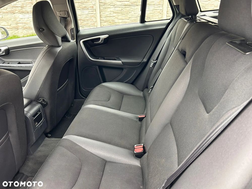 Volvo V60 D3 Momentum - 12