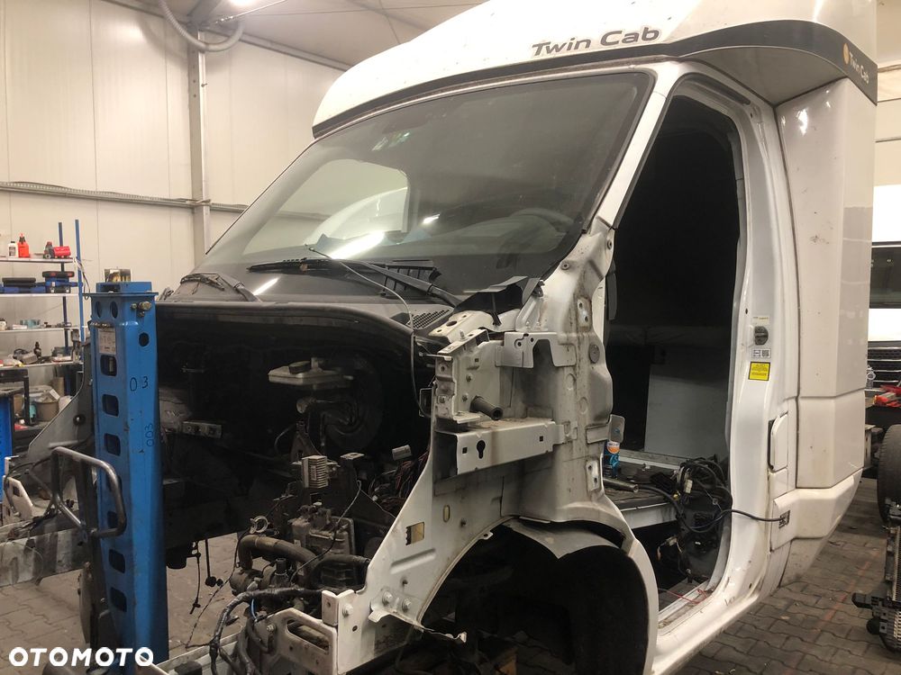 Sprzedam kabinę / szkielet nadwozia (goła buda) do Renault Master III Twin Cab (roczniki około 2020–2023). - 1