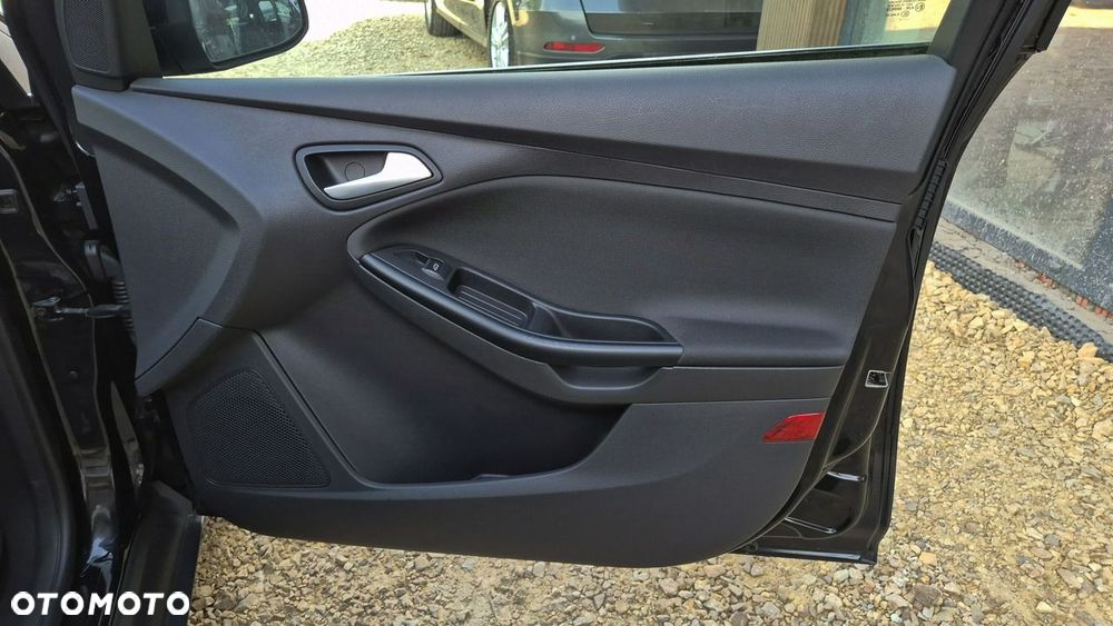 Ford Focus 1.6 EcoBoost Titanium - 25
