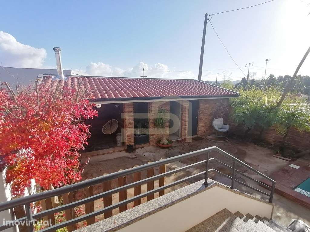 Moradia com piscina e excelentes acessos - Lousado - Grande imagem: 5/34