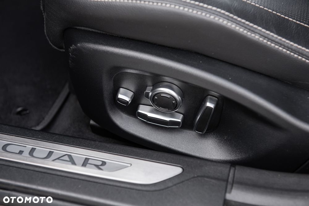 Jaguar XF S AWD - 17