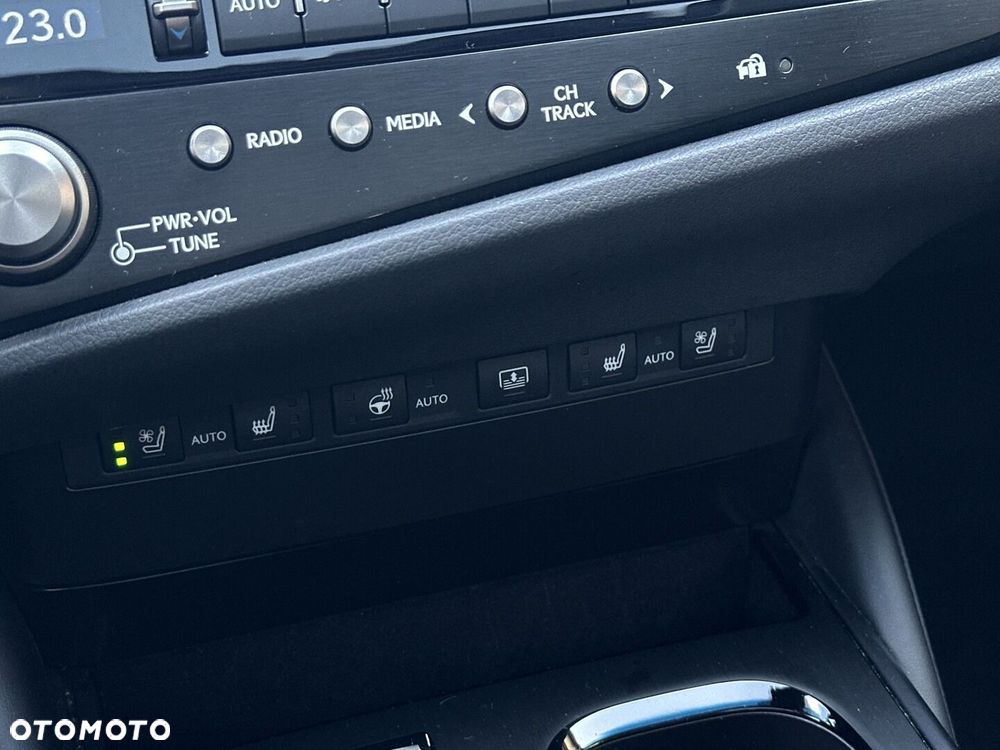 Lexus ES 300h Prestige - 21
