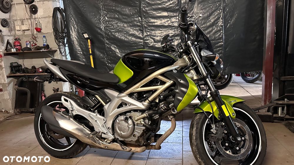 Suzuki Gladius - 4