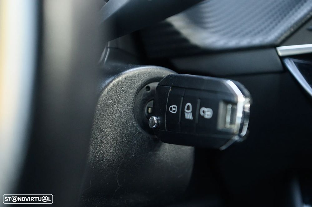 Peugeot 2008 1.2 PureTech Allure Pack - 30